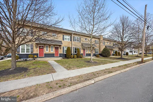 $1,950 | 101 East Camden Avenue, Unit 33, Moorestown, NJ 08057