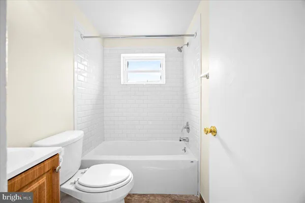 $1,950 | 101 East Camden Avenue, Unit 33, Moorestown, NJ 08057