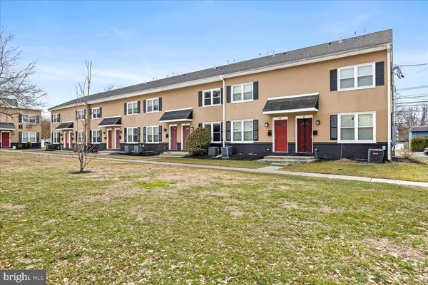 $1,950 | 101 East Camden Avenue, Unit 33, Moorestown, NJ 08057