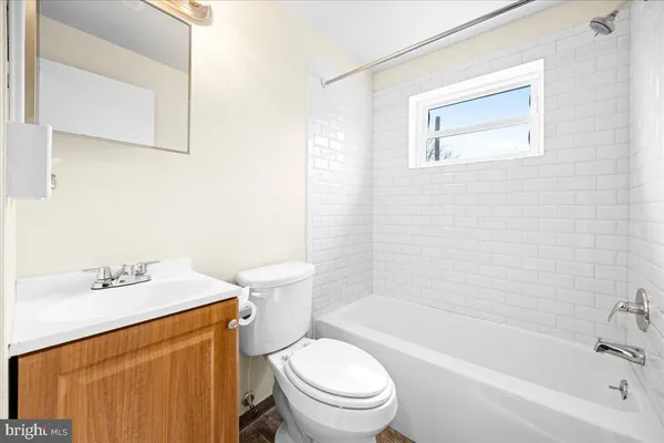 $1,950 | 101 East Camden Avenue, Unit 33, Moorestown, NJ 08057