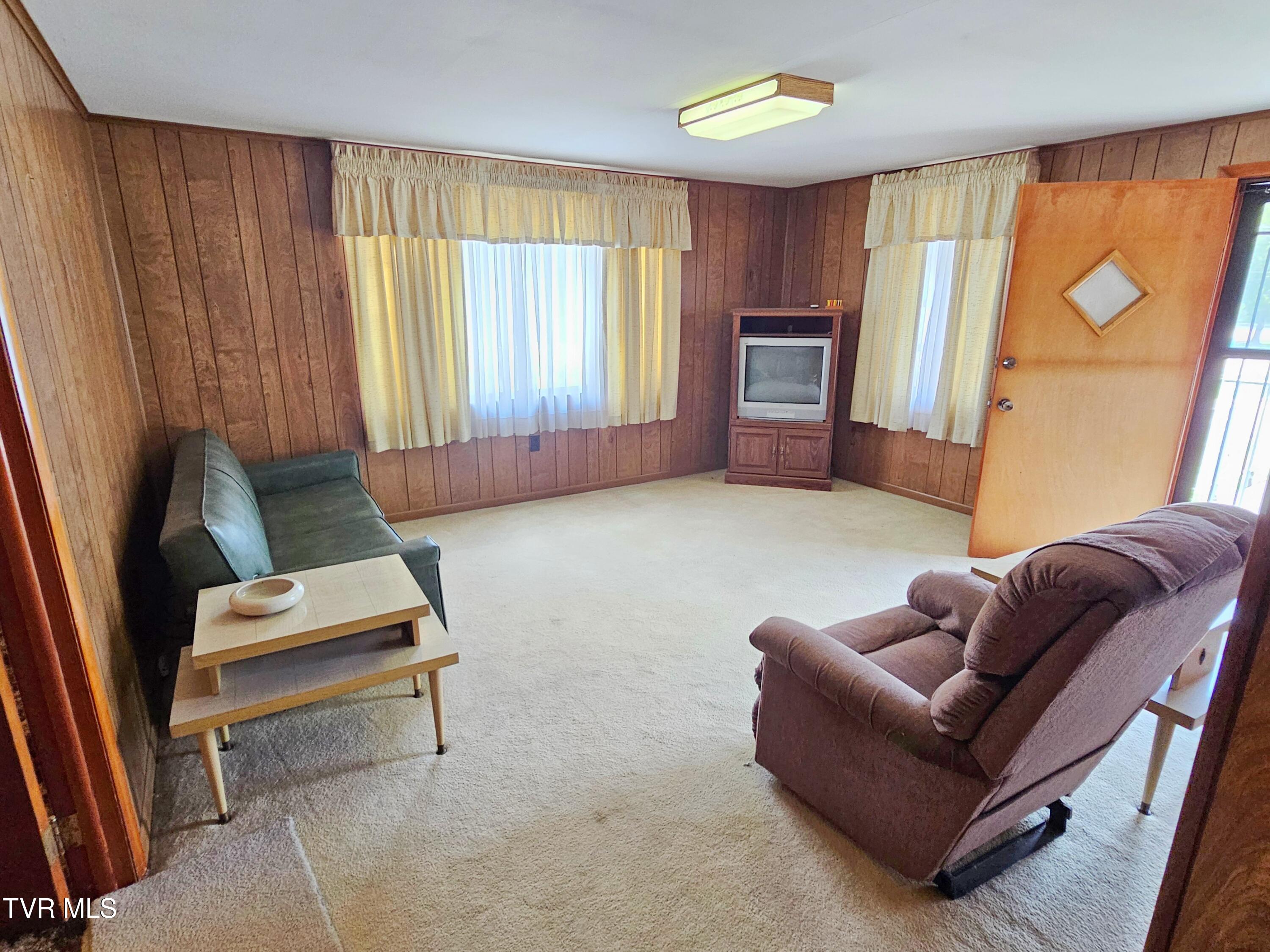 5239 Highway 421 Pennington Gap, VA 24277 - Photo 12 of 45 upstairs apt living room