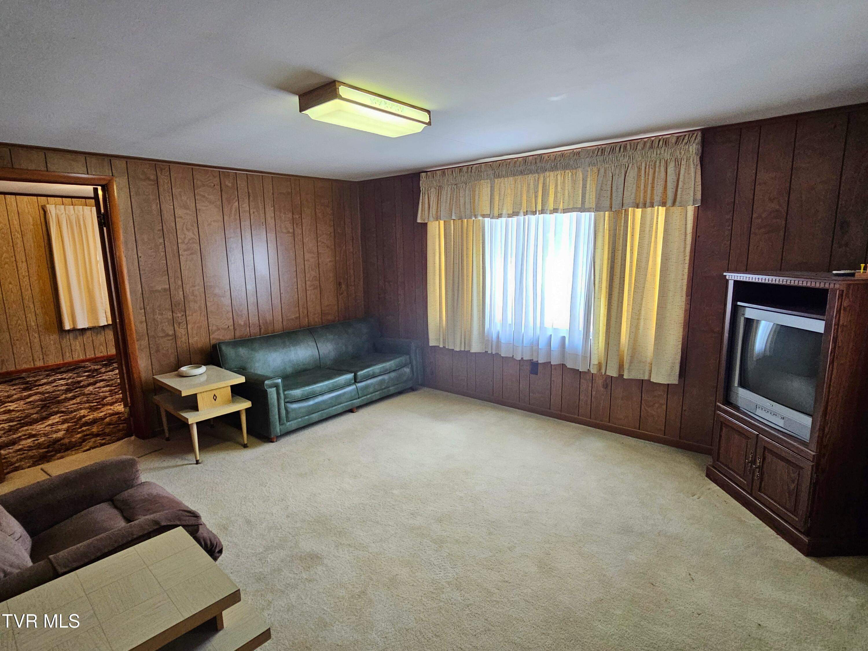 5239 Highway 421 Pennington Gap, VA 24277 - Photo 13 of 45 upstairs apt living room