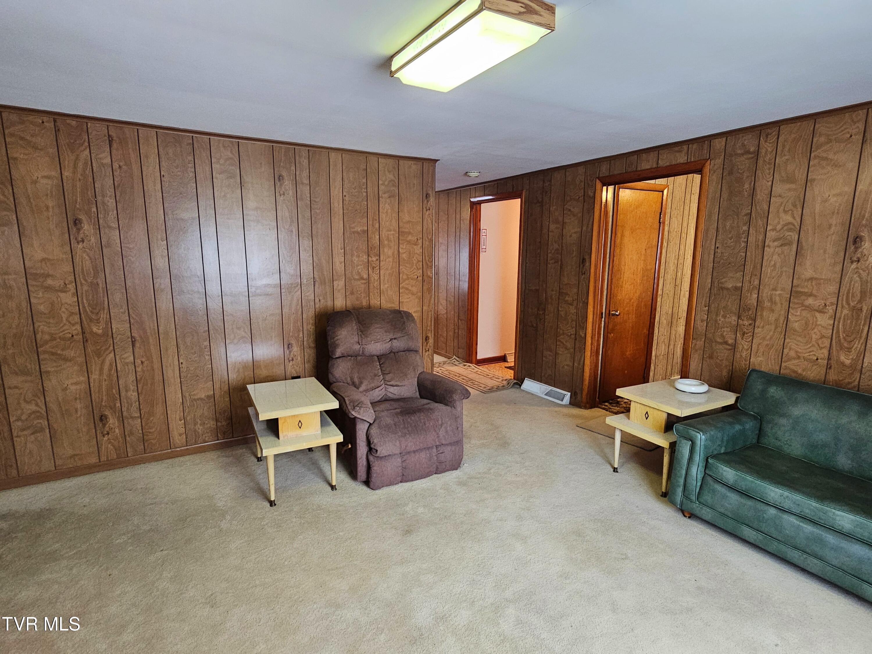 5239 Highway 421 Pennington Gap, VA 24277 - Photo 14 of 45 upstairs apt living room