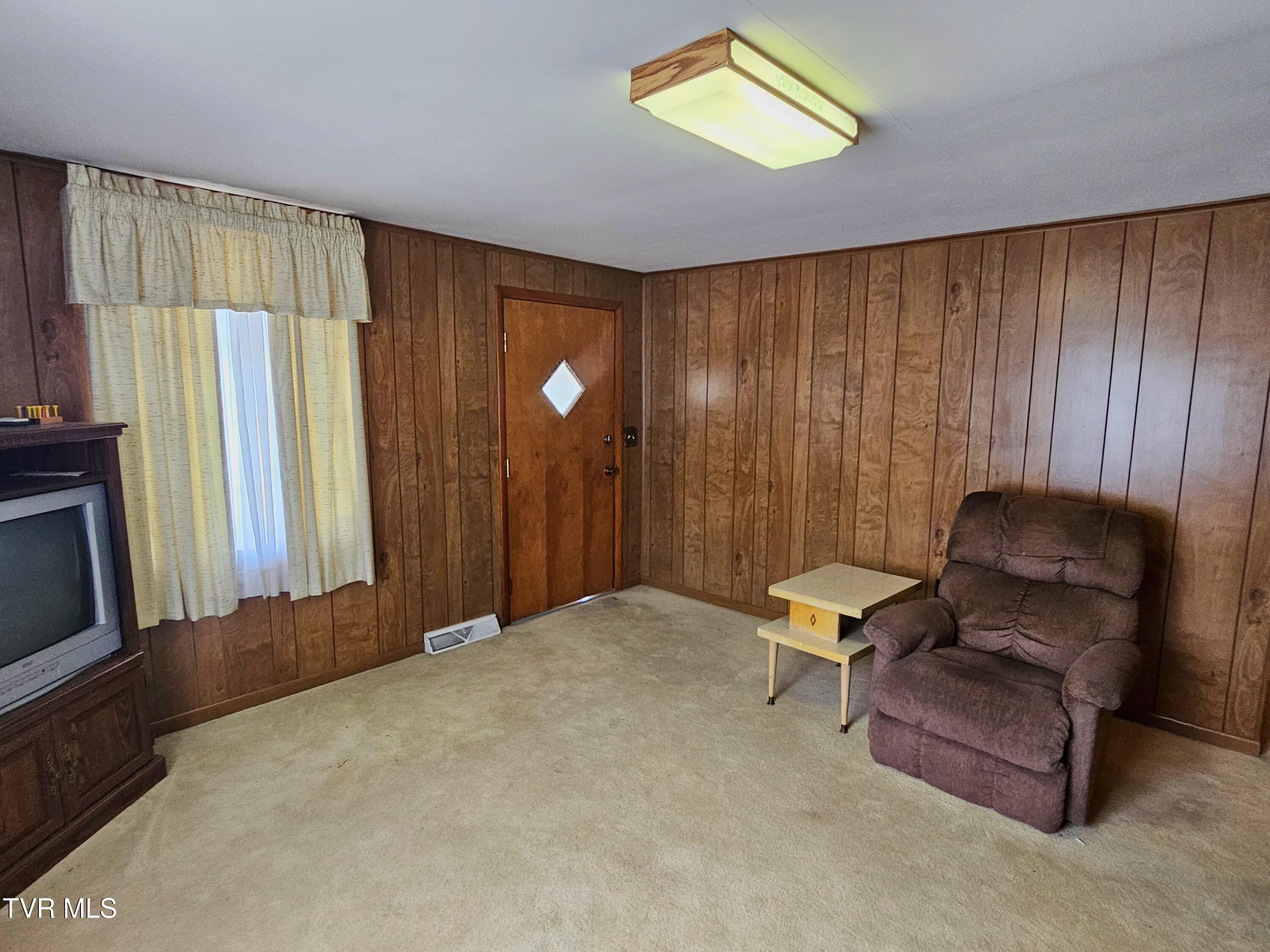 5239 Highway 421 Pennington Gap, VA 24277 - Photo 15 of 45 upstairs apt living room
