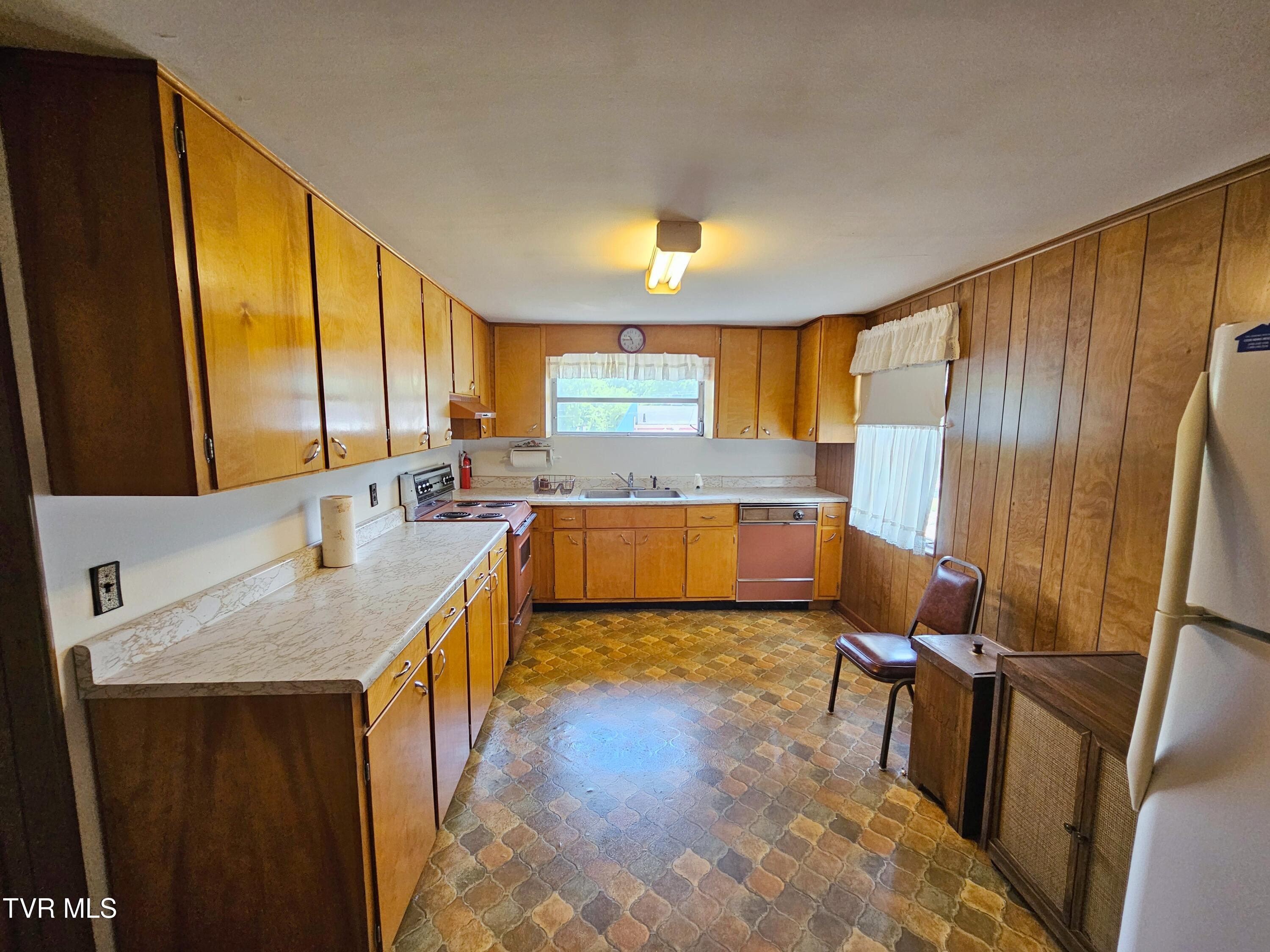 5239 Highway 421 Pennington Gap, VA 24277 - Photo 17 of 45 upstairs apt kitchen