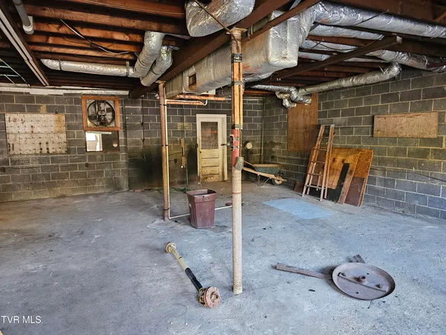 $130,000 | 5239 Highway 421, Pennington Gap, VA 24277