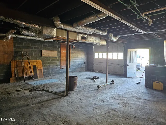 $130,000 | 5239 Highway 421, Pennington Gap, VA 24277