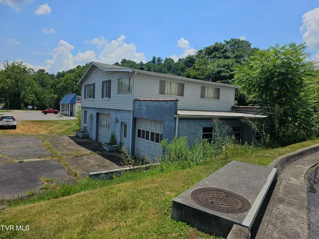 $130,000 | 5239 Highway 421, Pennington Gap, VA 24277