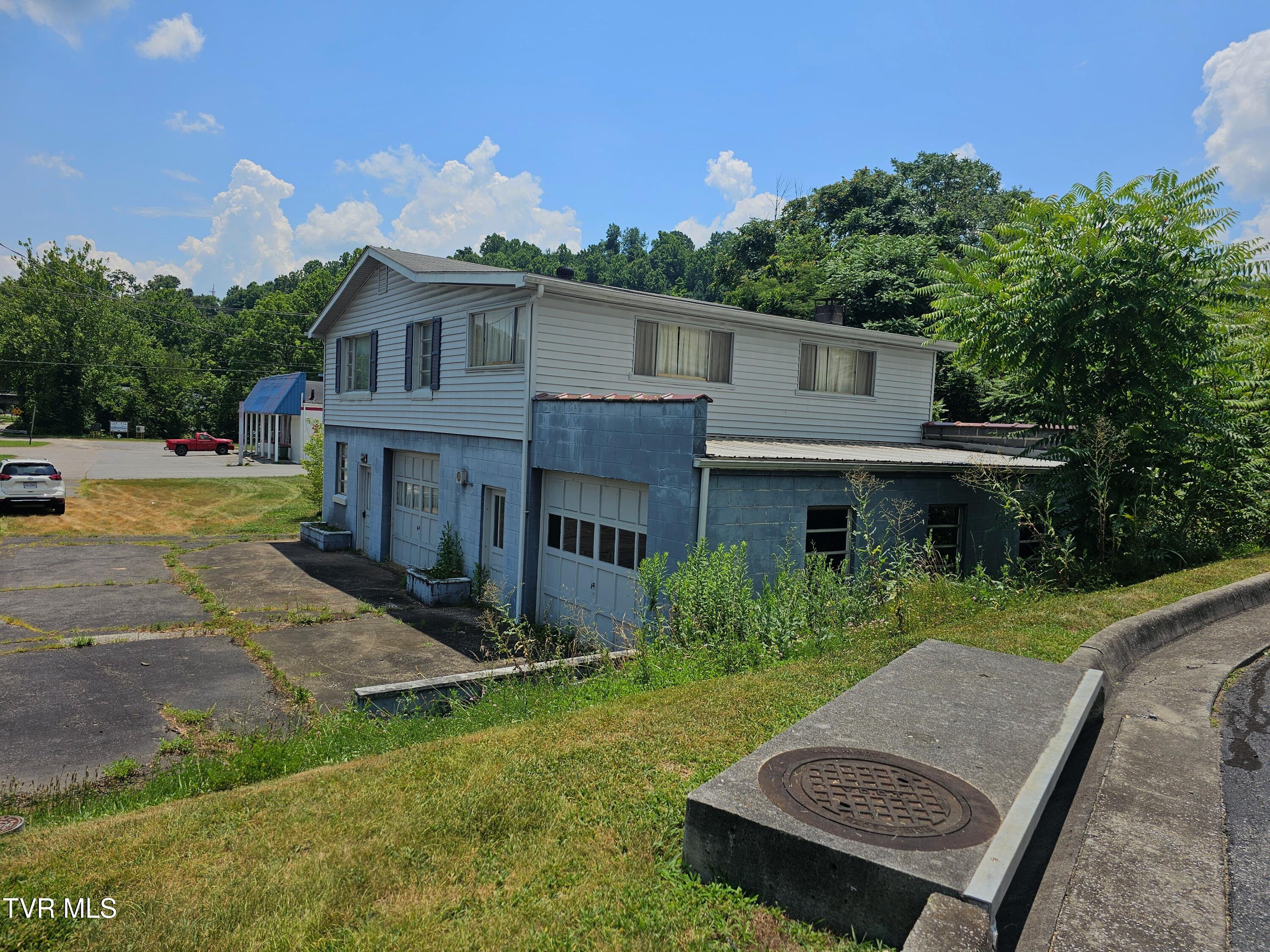 5239 Highway 421 Pennington Gap, VA 24277 - Photo 4 of 45 front right view