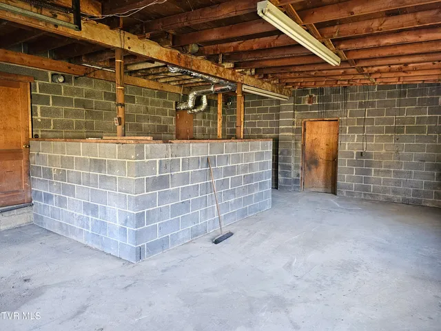 $130,000 | 5239 Highway 421, Pennington Gap, VA 24277