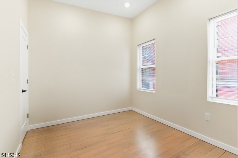 16 Eagles Street Newark, NJ 07102 - Photo 17 of 35