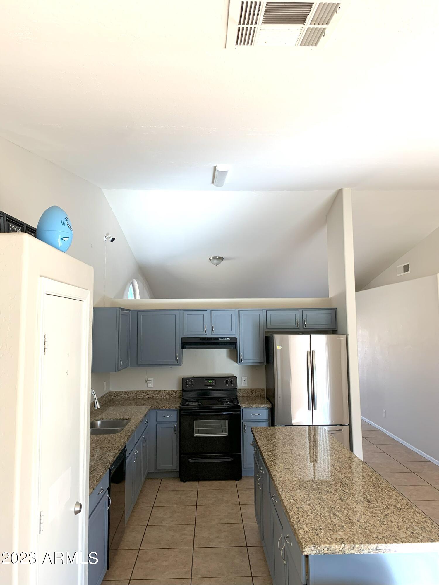3017 West Pecan Road Phoenix, AZ 85041 - Photo 8 of 20 Island 2