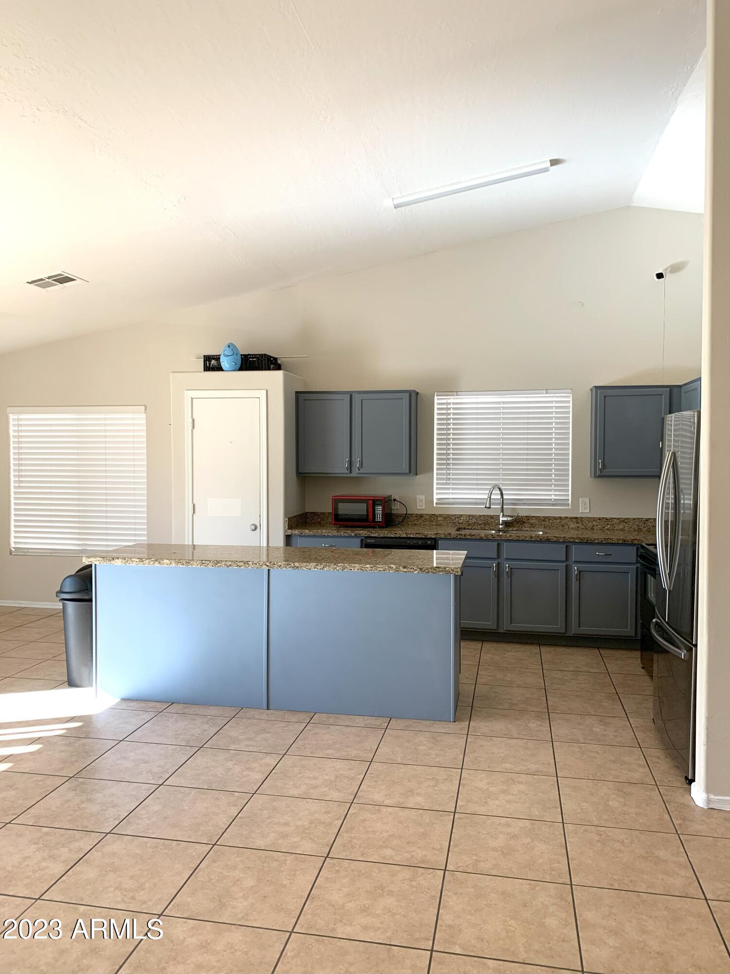 3017 West Pecan Road Phoenix, AZ 85041 - Photo 9 of 20 Kitchen