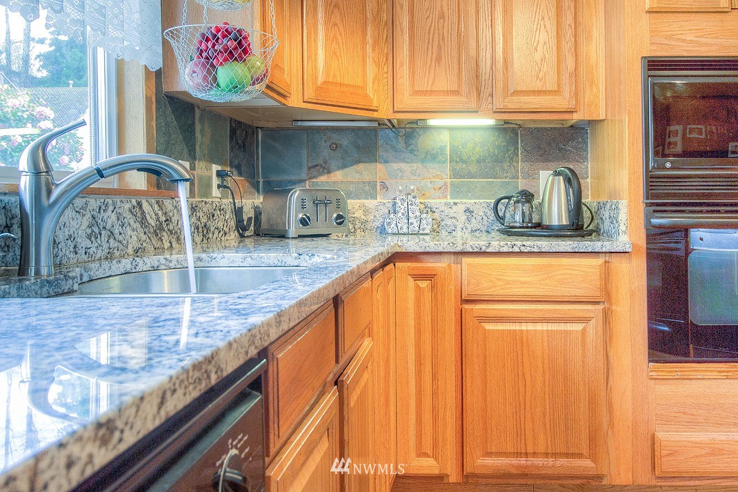 2707 Southeast 16th Street Renton, WA 98058 - Photo 6 of 18 Gallery Image 6