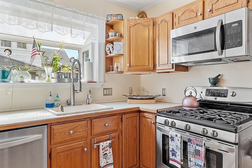 2 Devens Road Worcester, MA 01606 - Photo 14 of 35
