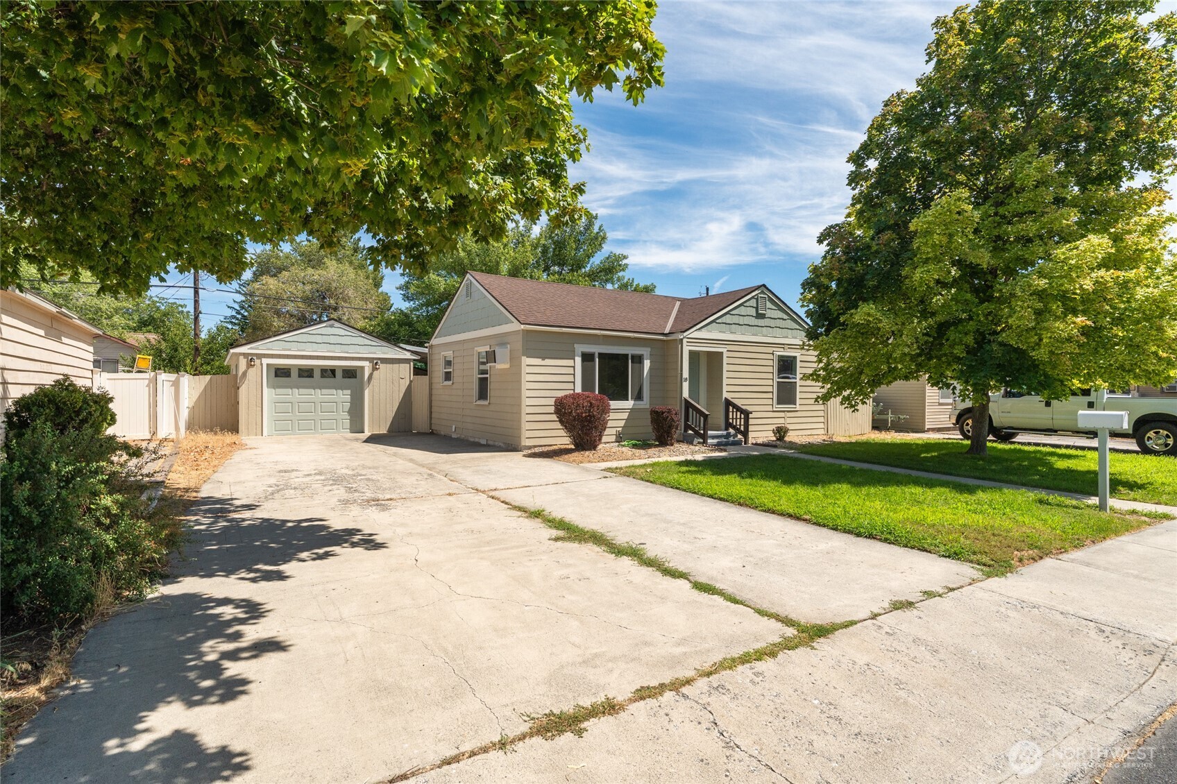 18 F Street Northeast Ephrata, WA 98823 - Photo 3 of 28