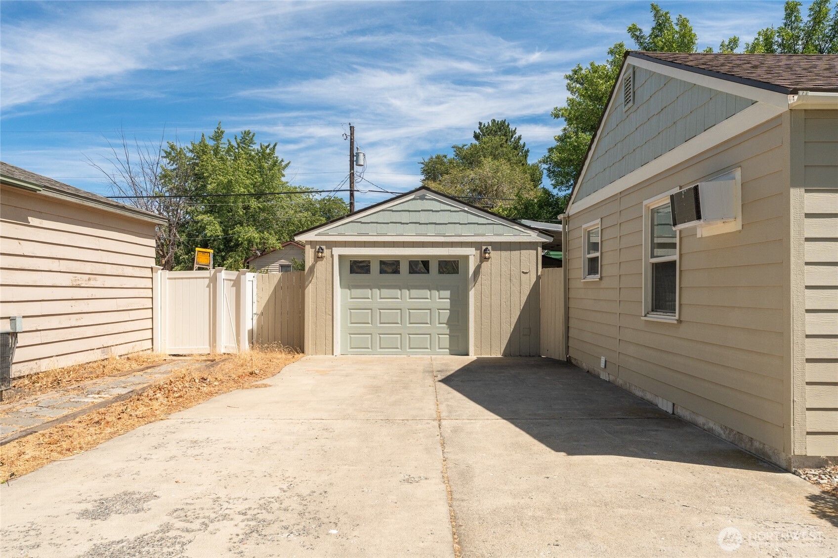 18 F Street Northeast Ephrata, WA 98823 - Photo 4 of 28