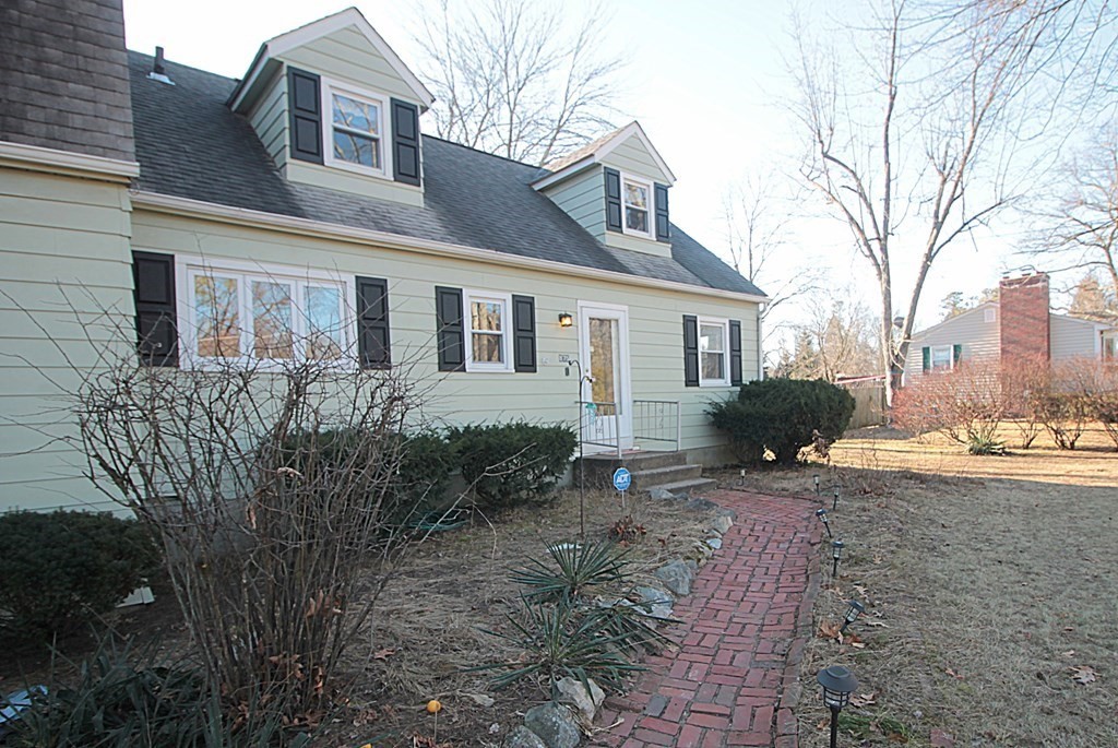 875 Maple Road Longmeadow, MA 01106 - Photo 3 of 42