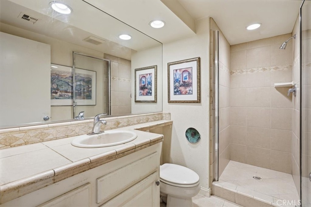 5555 Canyon Crest Drive, Unit 2F Riverside, CA 92507 - Photo 22 of 29