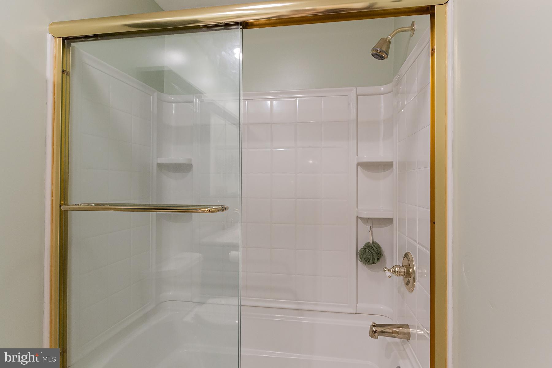 748 Old Lancaster Pike Reading, PA 19607 - Photo 65 of 118 Bath tub
