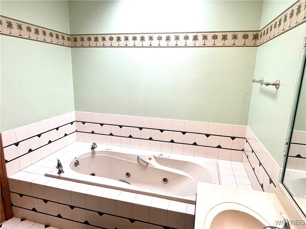 122 Strasmer Road Cheektowaga, NY 14043 - Photo 13 of 34 Jet Tub