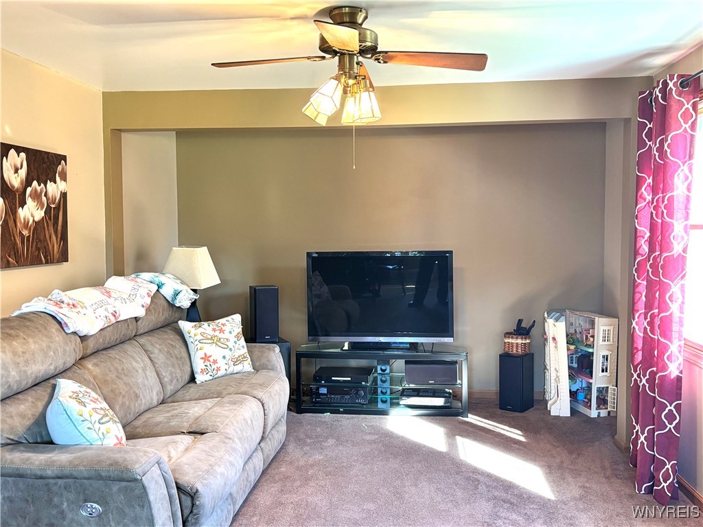 122 Strasmer Road Cheektowaga, NY 14043 - Photo 27 of 34 family room