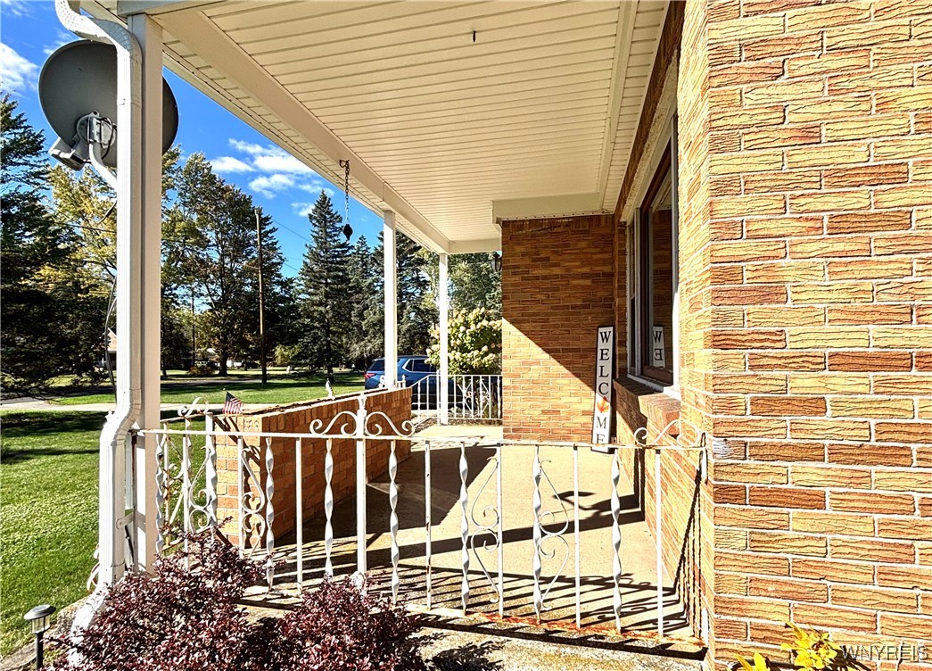 122 Strasmer Road Cheektowaga, NY 14043 - Photo 4 of 34 Covered Porch