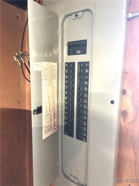 122 Strasmer Road Cheektowaga, NY 14043 - Photo 5 of 34