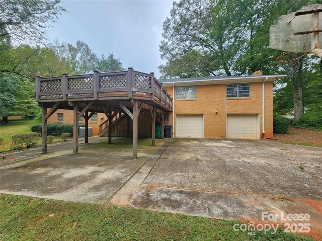 a view of a house with a yard and garage