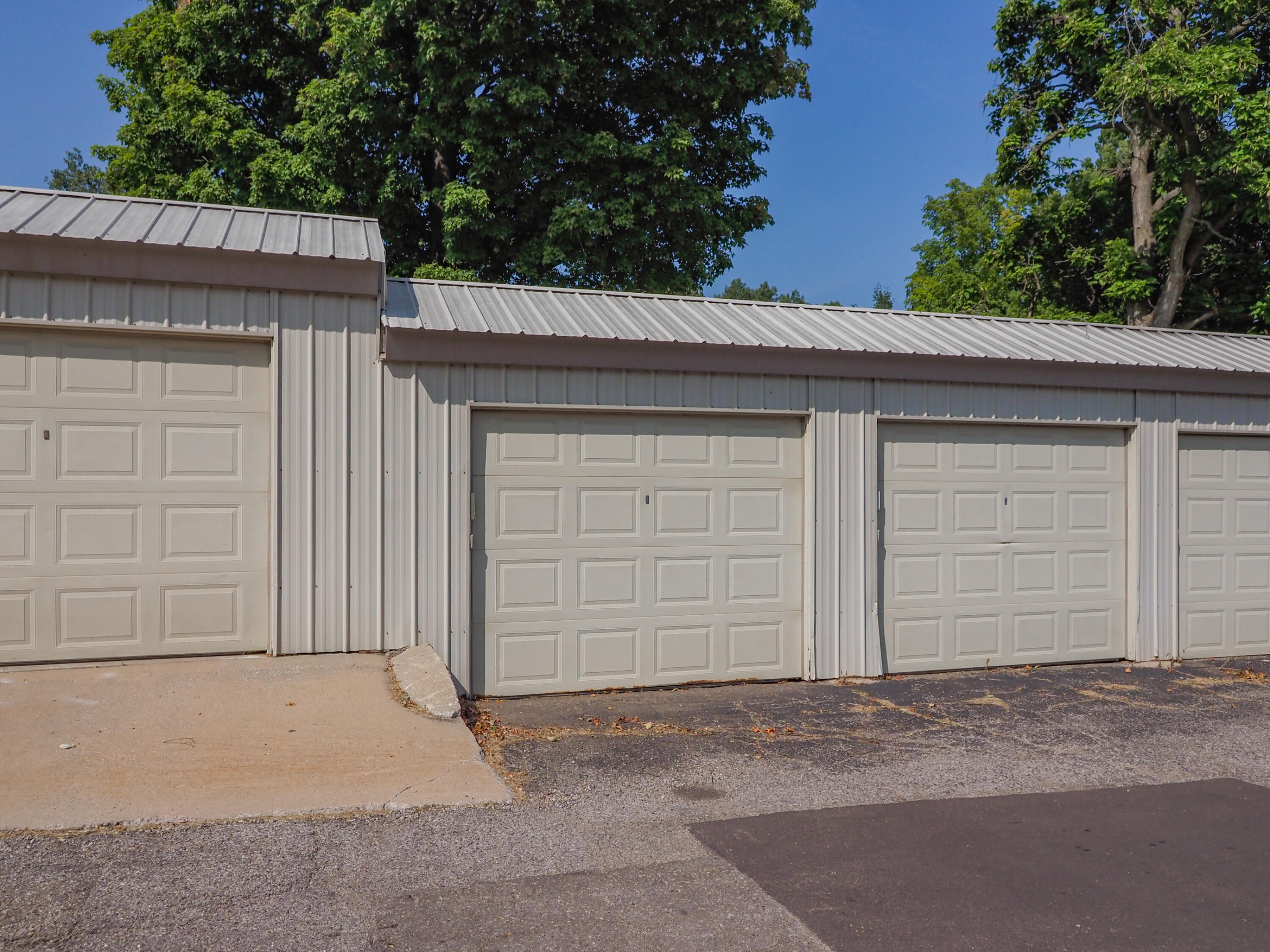748 West Kilgore Road, Unit 306 Kalamazoo, MI 49008 - Photo 17 of 18 748 W Kilgore 306-117