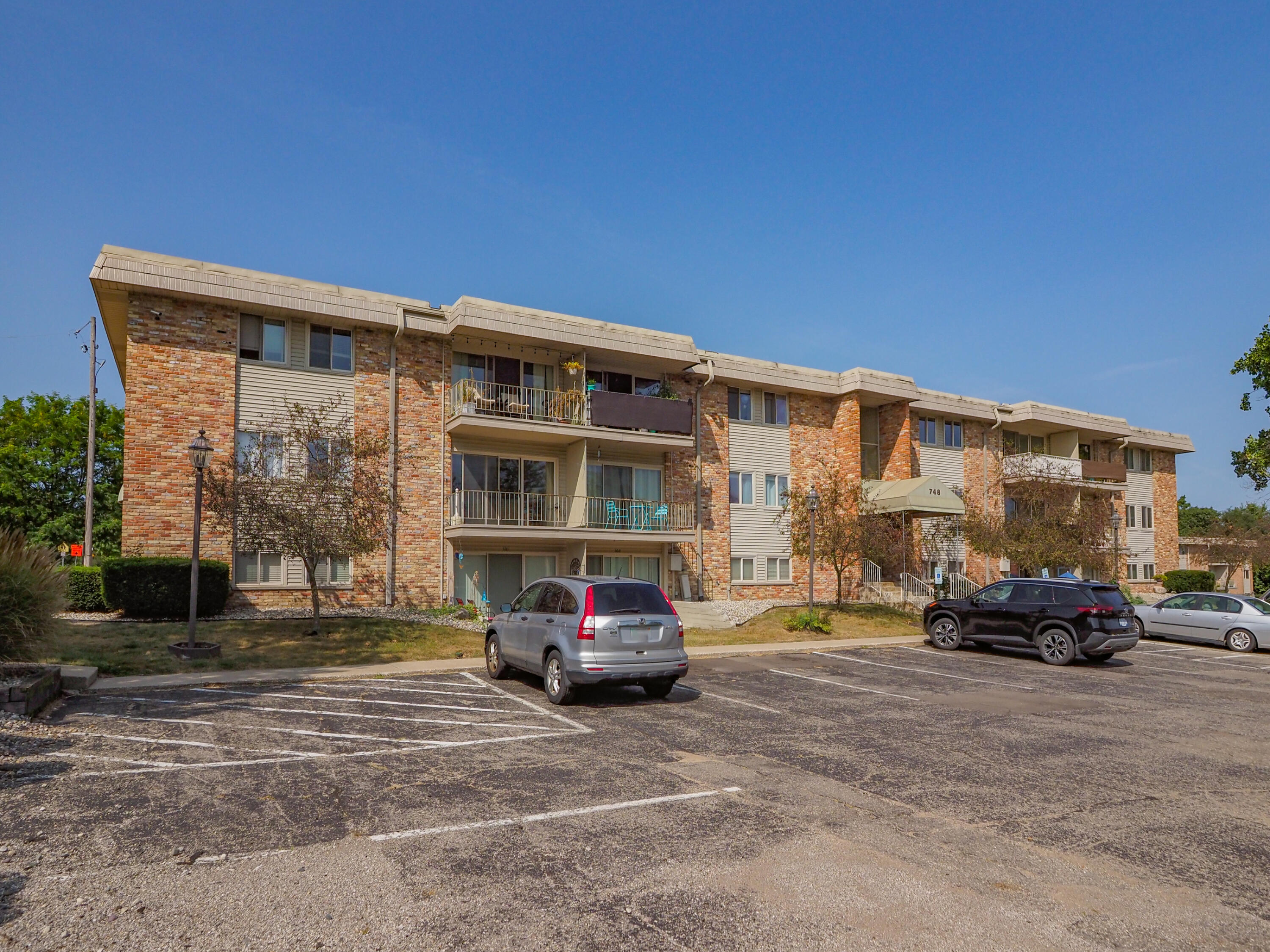 748 West Kilgore Road, Unit 306 Kalamazoo, MI 49008 - Photo 2 of 18 748 W Kilgore 306-101