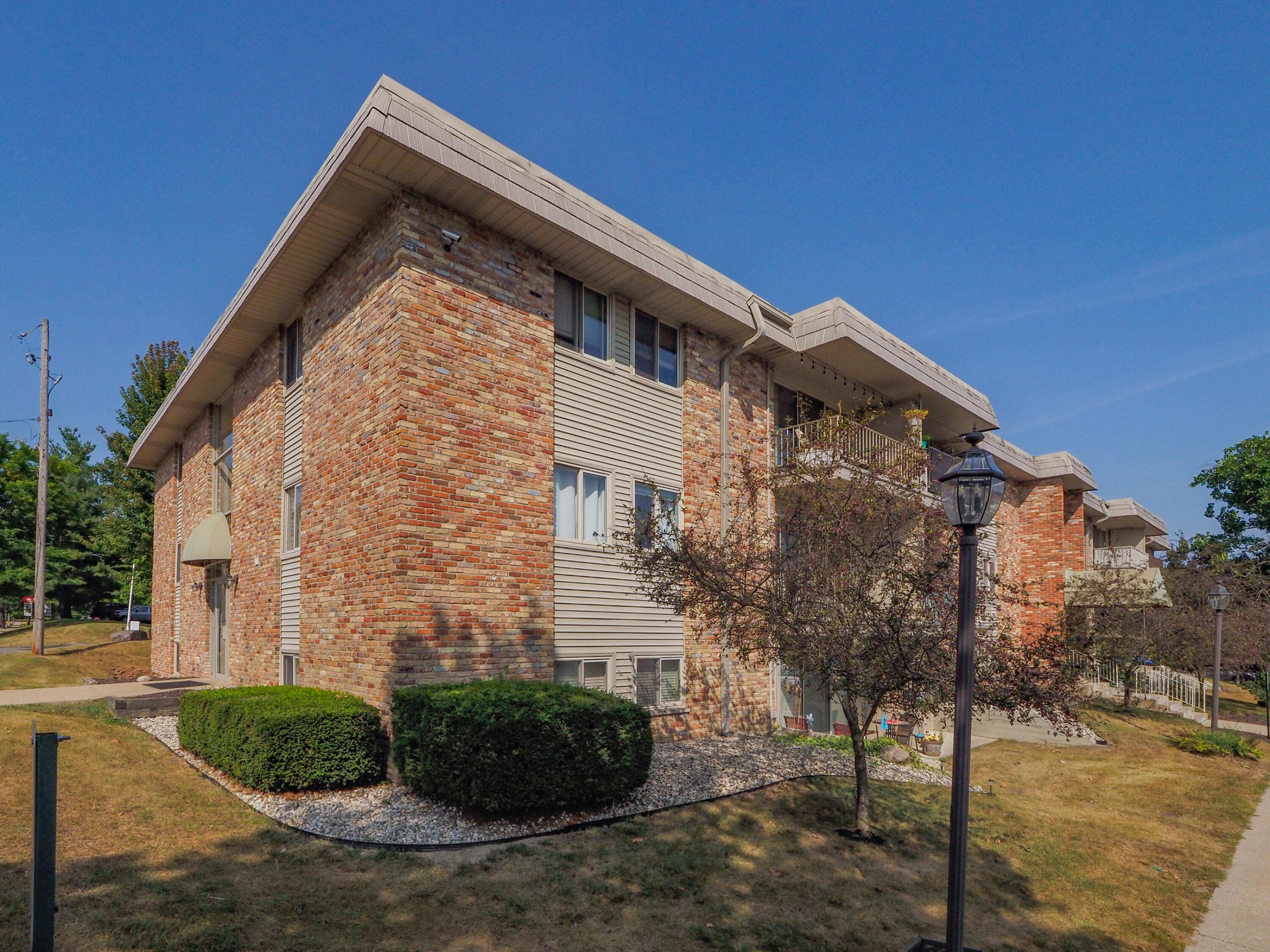 748 West Kilgore Road, Unit 306 Kalamazoo, MI 49008 - Photo 3 of 18 748 W Kilgore 306-102
