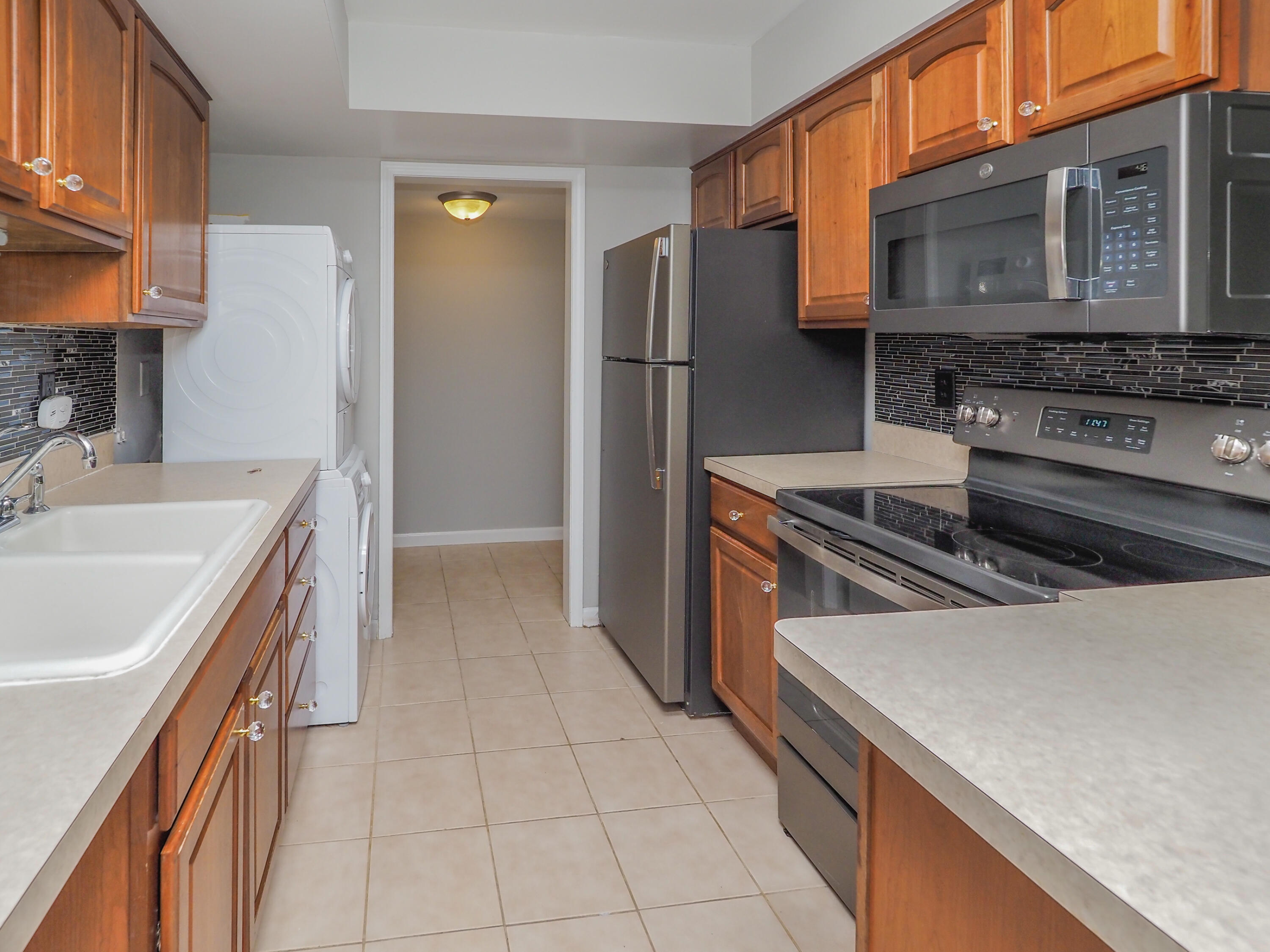 748 West Kilgore Road, Unit 306 Kalamazoo, MI 49008 - Photo 8 of 18 748 W Kilgore 306-109