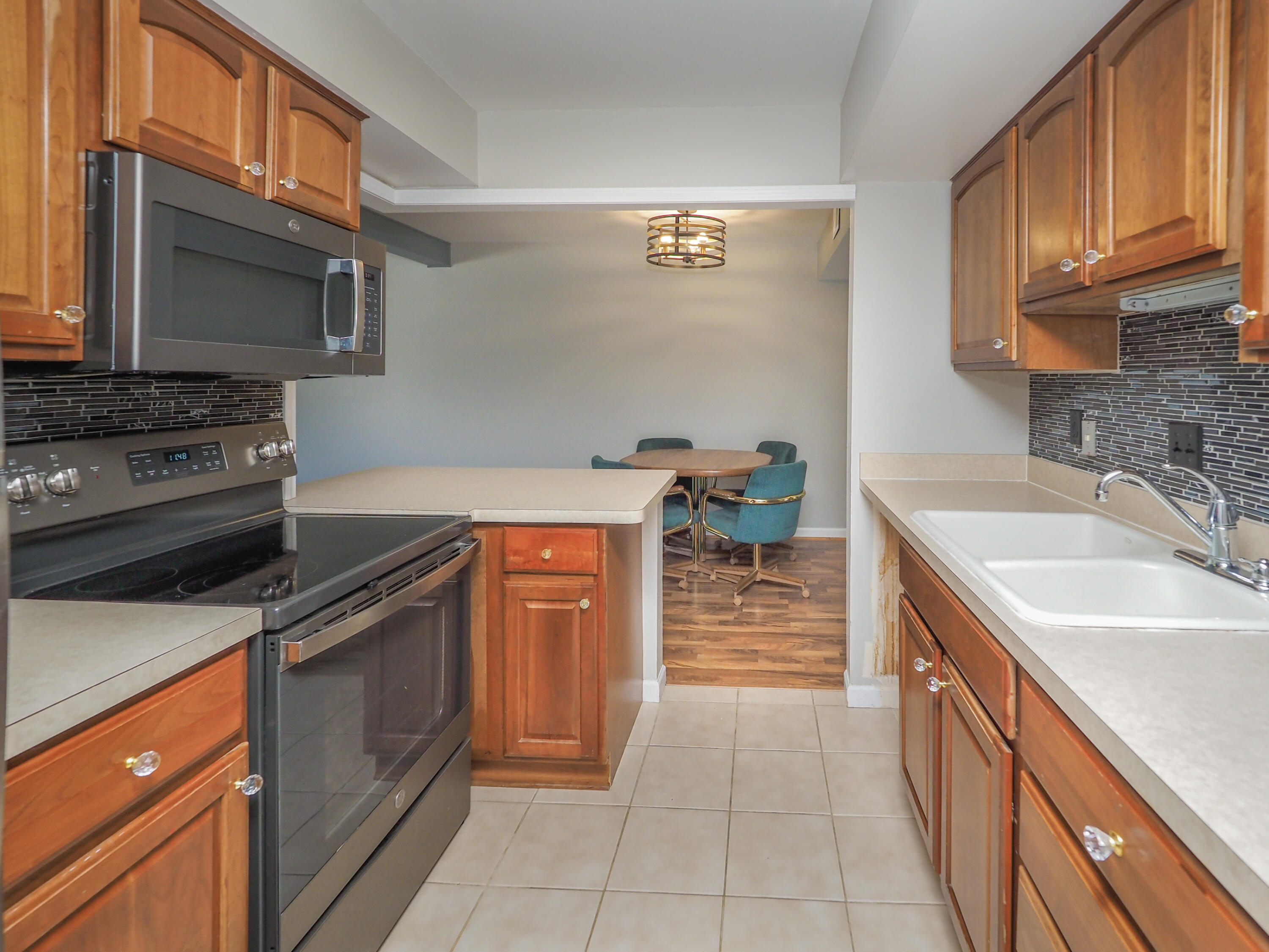 748 West Kilgore Road, Unit 306 Kalamazoo, MI 49008 - Photo 10 of 18 748 W Kilgore 306-110