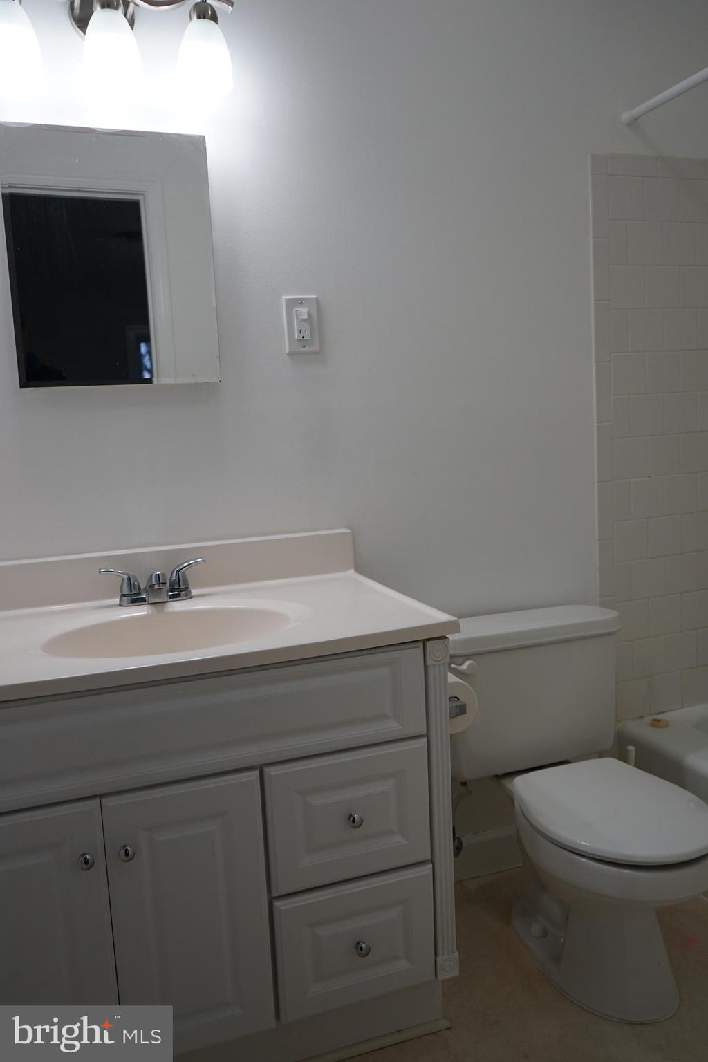 9509 Lees Mill Road Warrenton, VA 20186 - Photo 11 of 17 3rd Bedroom Full Bath