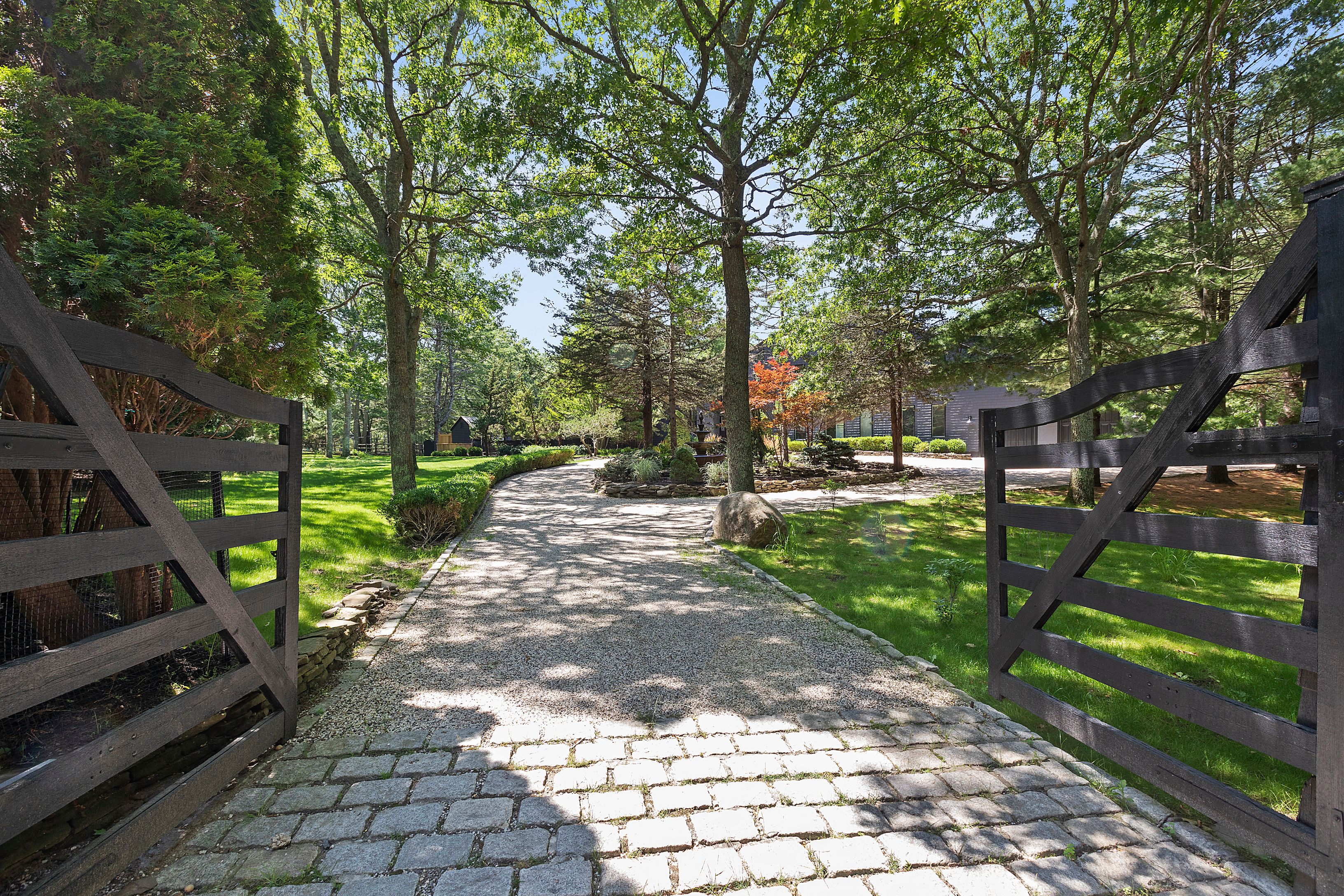 110 Merchants Path Wainscott, NY 11963 - Photo 21 of 24