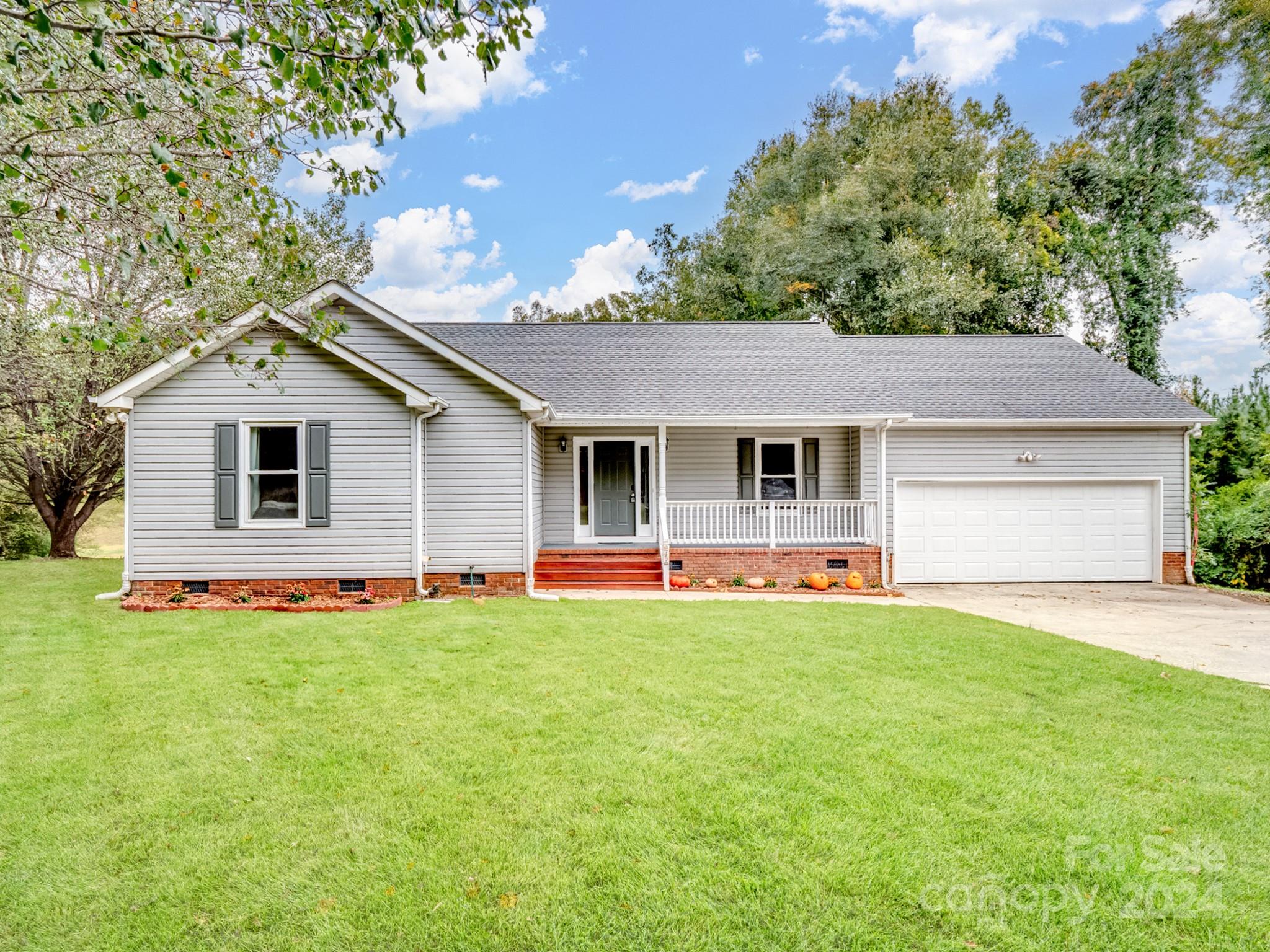 242 State Rd S-46-186 Clover, SC 29710 - Photo 1 of 32 Gallery Image 1