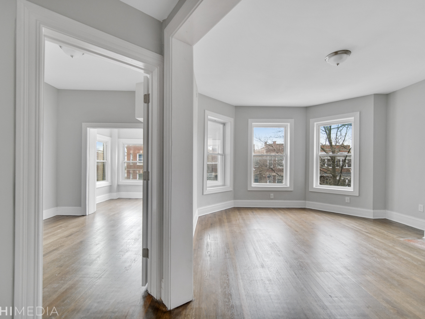 6234 South Rhodes Avenue Chicago, IL 60637 - Photo 22 of 36 a view of an empty room with wooden floor and a window