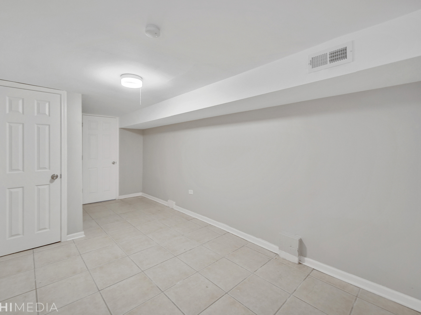 6234 South Rhodes Avenue Chicago, IL 60637 - Photo 34 of 36 a view of an empty room