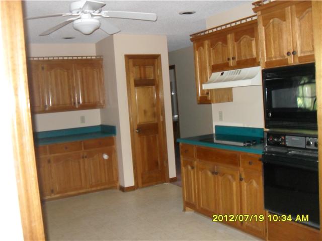670 Baker Road Columbia, TN 38401 - Photo 6 of 19 KITCHEN