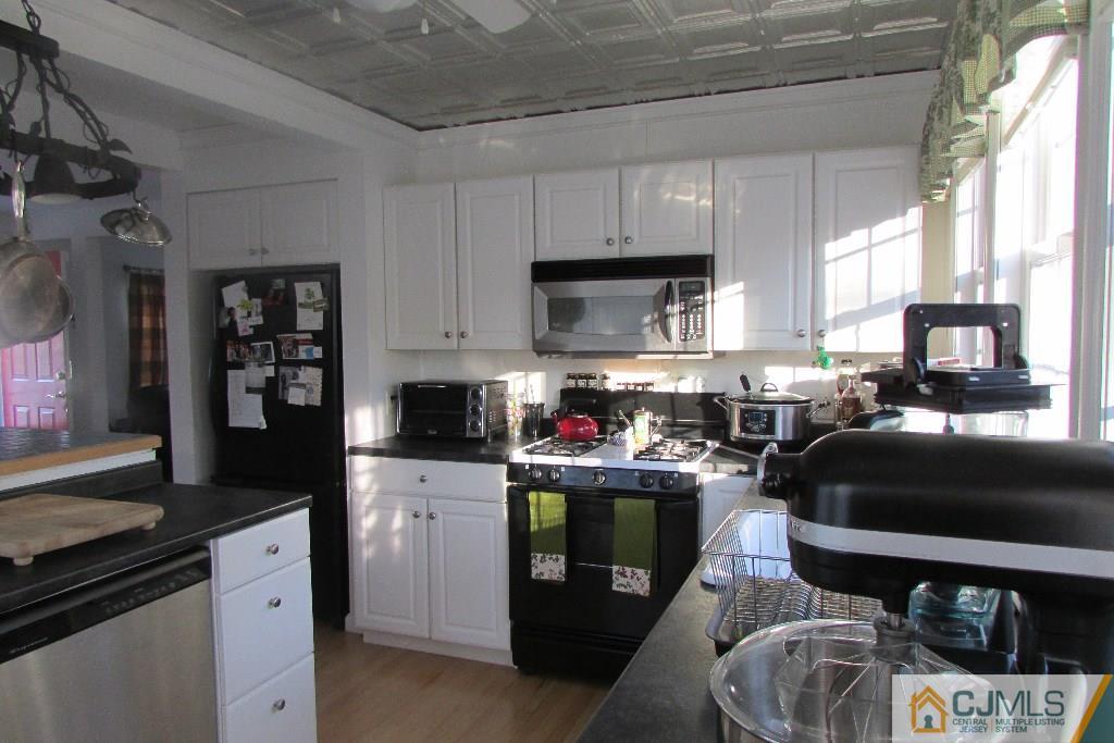 45 Wilcox Road New Brunswick, NJ 08901 - Photo 5 of 17 Gallery Image 5