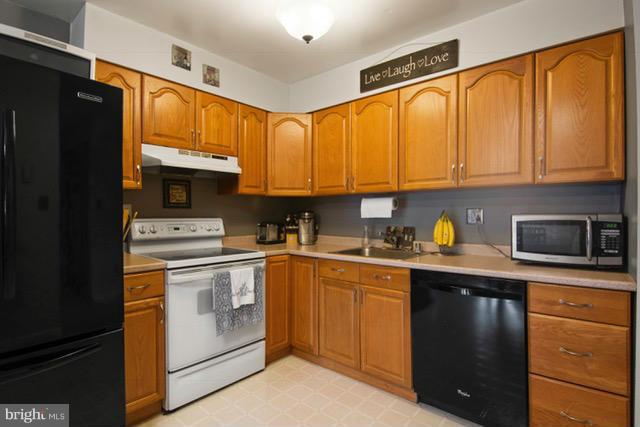7742 Notley Road Pasadena, MD 21122 - Photo 4 of 29 Kitchen
