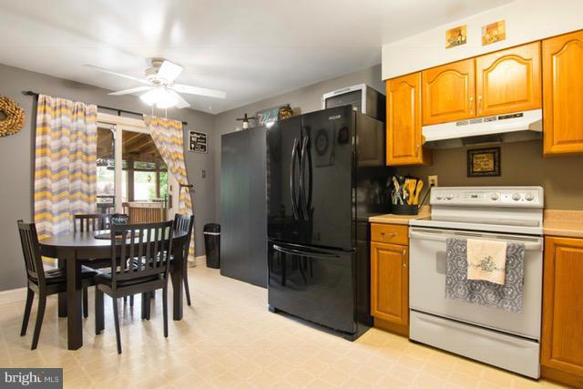 7742 Notley Road Pasadena, MD 21122 - Photo 5 of 29 Kitchen
