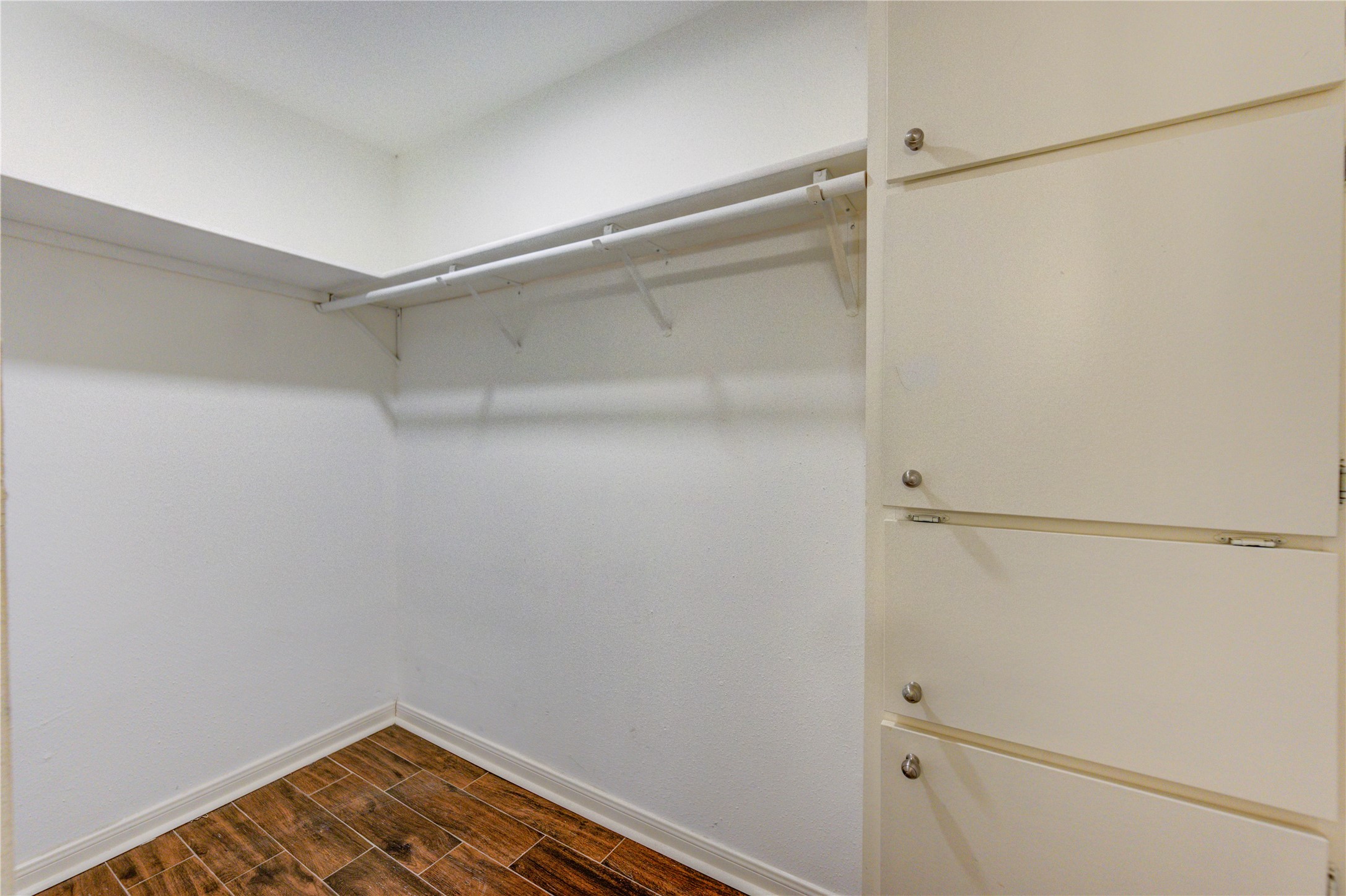 401 Lakeside Lane, Unit 106 Houston, TX 77058 - Photo 11 of 44 a view of small space