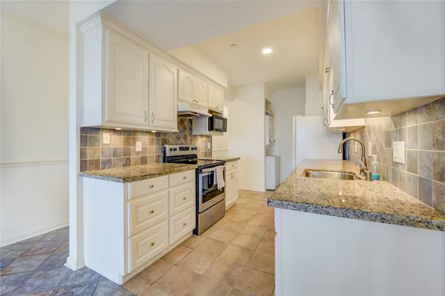 a view of a livingroom with furniture
