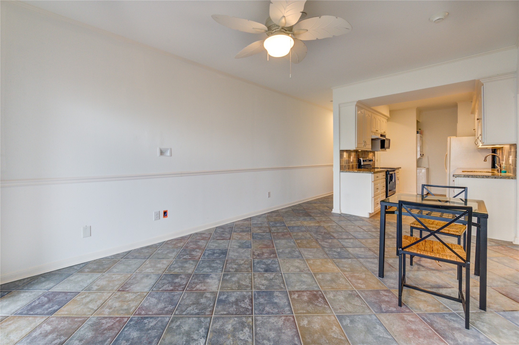 401 Lakeside Lane, Unit 106 Houston, TX 77058 - Photo 25 of 44 a view of kitchen with furniture