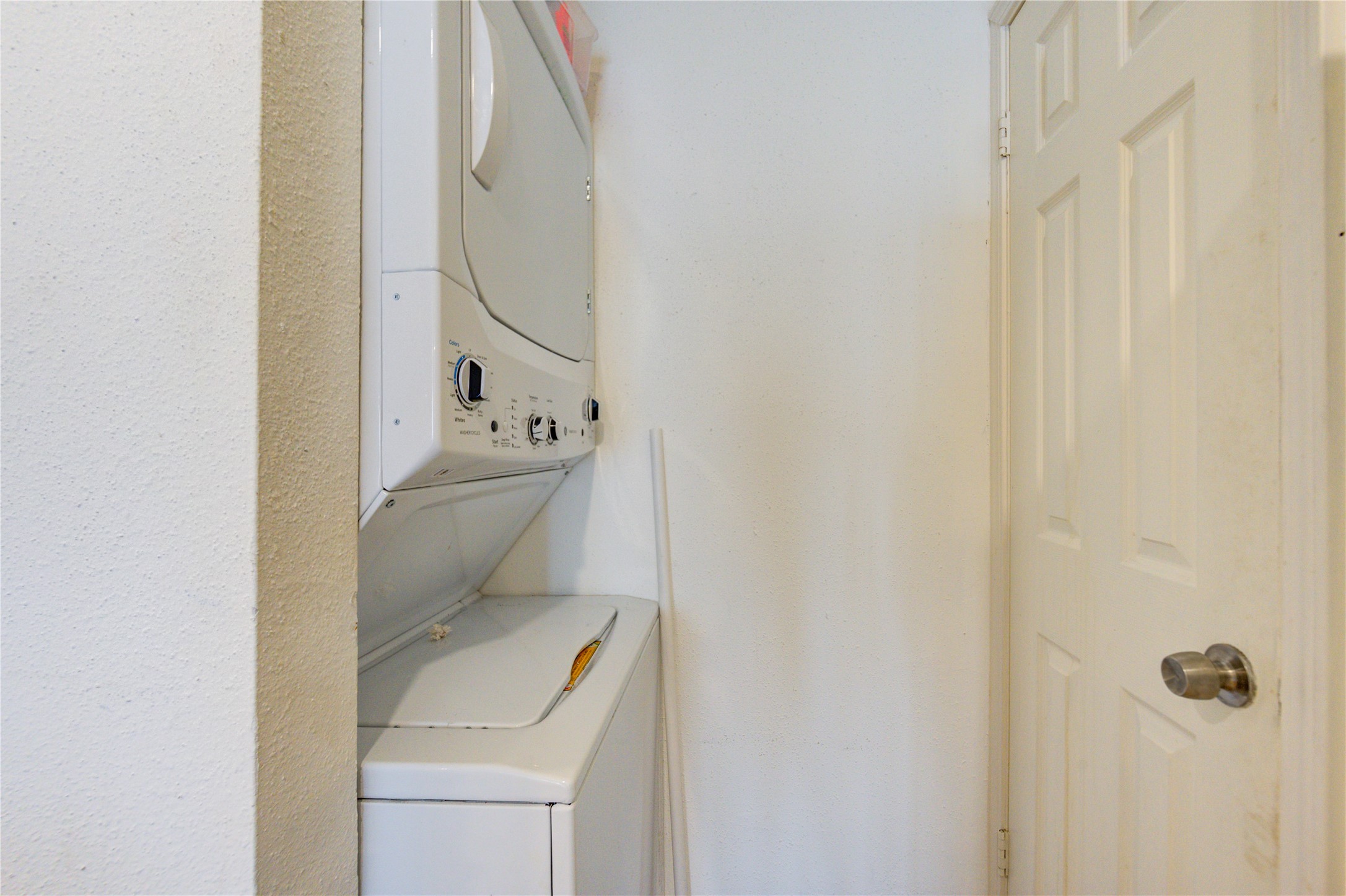 401 Lakeside Lane, Unit 106 Houston, TX 77058 - Photo 26 of 44 a bathroom with a sink and toilet