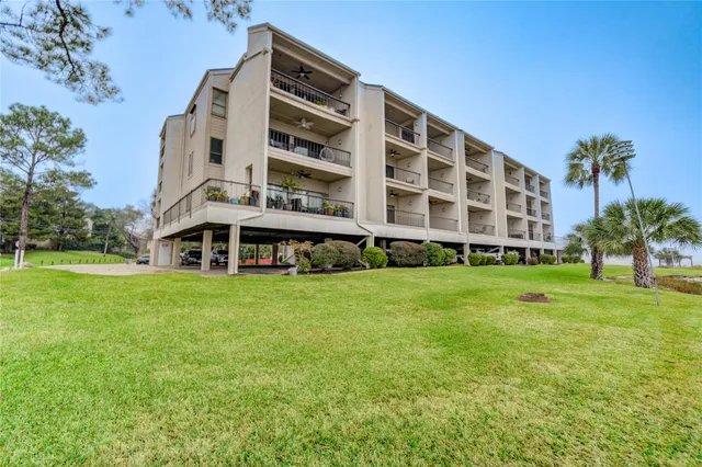 $300,000 | 401 Lakeside Lane, Unit 106, Houston, TX 77058