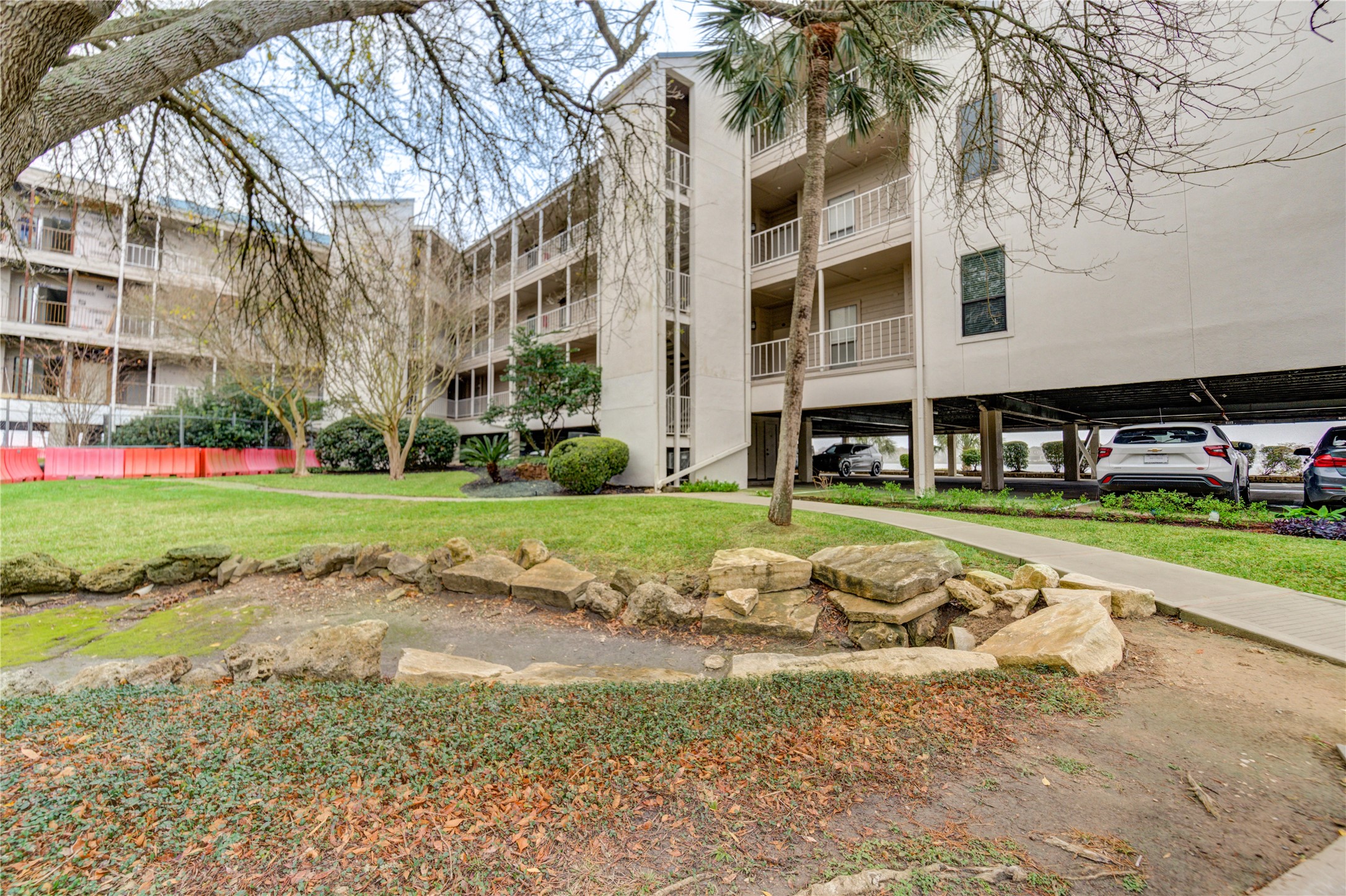 401 Lakeside Lane, Unit 106 Houston, TX 77058 - Photo 43 of 44 a view of a building with a yard