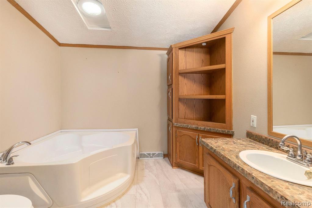 2400 Rossman Road Caro, MI 48723 - Photo 21 of 39